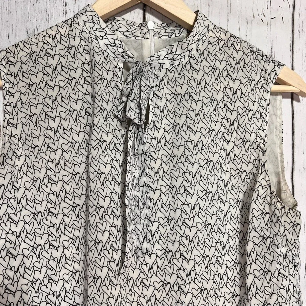 St. John Heart Georgette Print Silk Bow tie Blouse Top Size 6 - - Picture 3 of 8